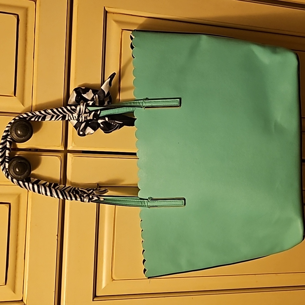 Trina Turk gorgeous turquoise tote with contrasting black/white print center - Picture 3 of 6